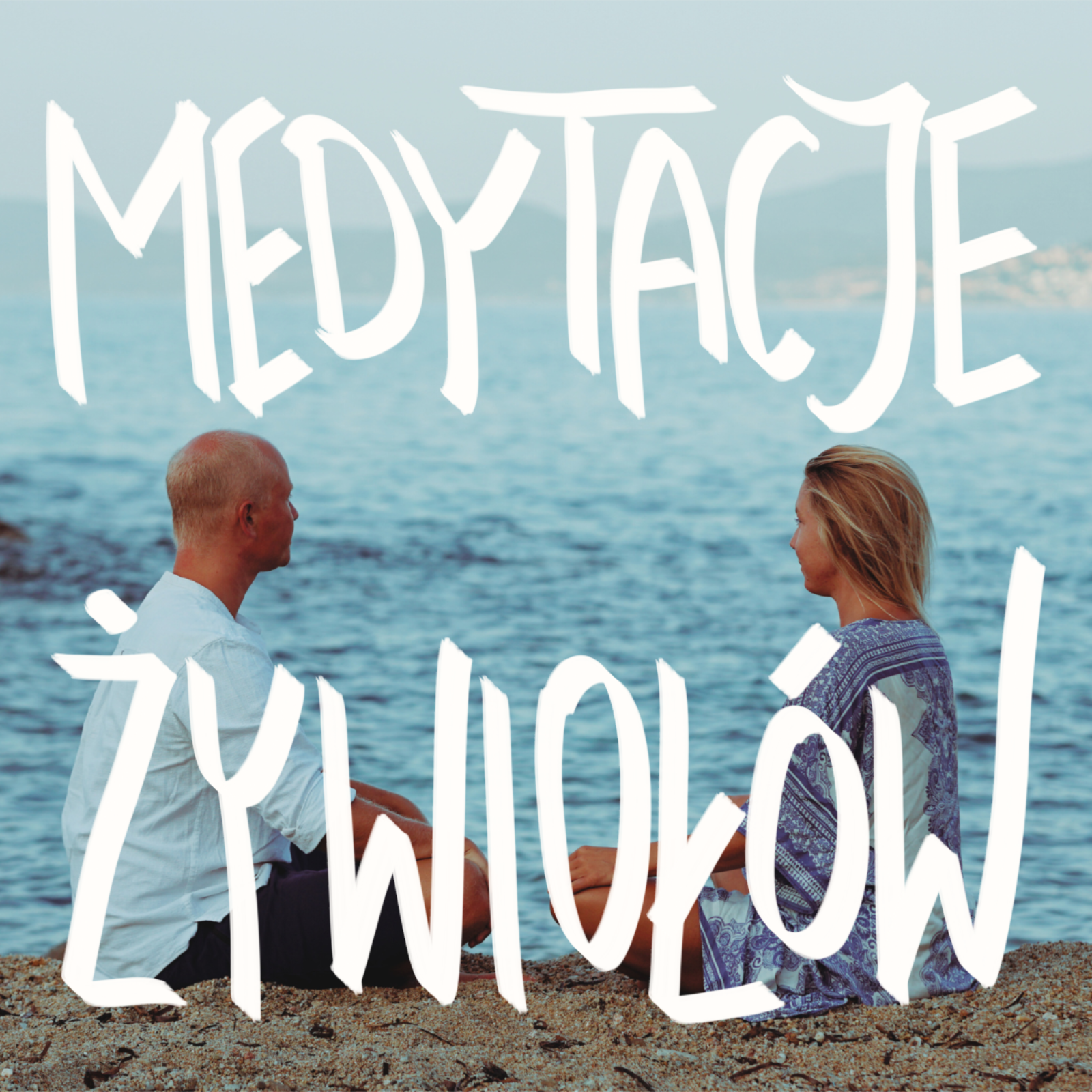 Daj sobie ten czas. Pozwól, aby fale dźwięków i oddechu zmyły z Ciebie ciężar dnia.
Ta prowadzona relaksacja jest idealna dla Ciebie, jeśli:
• Odczuwasz stres, przebodźcowanie, niepokój i wewnętrzne napięcie.
• Chcesz otworzyć się na odzyskanie równowagi i ufne odpuszczenie kontroli.
• Szukasz autentycznego doświadczenia, które łączy medytację, najnowszą wiedzę z zakresu neurobiologii i kojącą muzykoterapię.